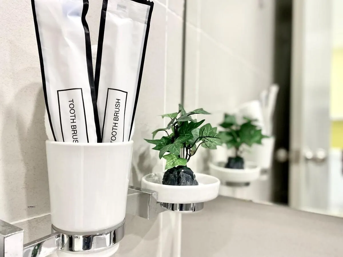 Straits Garden Suites #Pool With View #Seaview And Bridge View #Georgetown #3Pax #2Br2Bath #1Queen 1Single #Quality Well Maintained #Private Host 0*, ג'ורג' טאון מלזיה