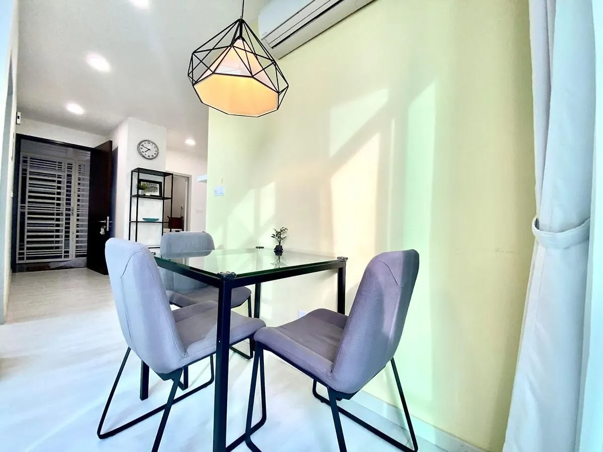 דירה Straits Garden Suites #Pool With View #Seaview And Bridge View #Georgetown #3Pax #2Br2Bath #1Queen 1Single #Quality Well Maintained #Private Host מלזיה