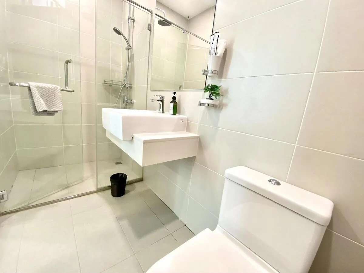 Straits Garden Suites #Pool With View #Seaview And Bridge View #Georgetown #3Pax #2Br2Bath #1Queen 1Single #Quality Well Maintained #Private Host ג'ורג' טאון