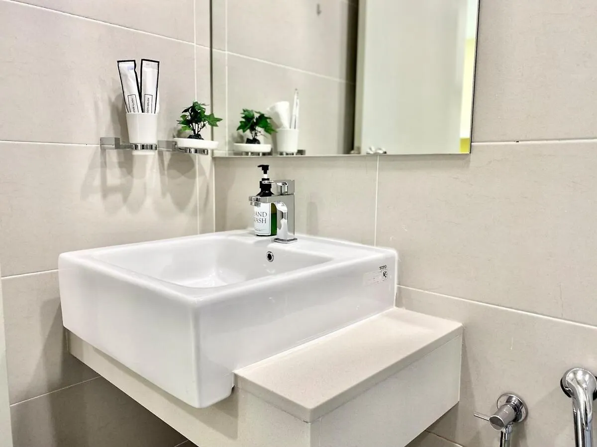 Straits Garden Suites #Pool With View #Seaview And Bridge View #Georgetown #3Pax #2Br2Bath #1Queen 1Single #Quality Well Maintained #Private Host 0*, George Town Malaysia